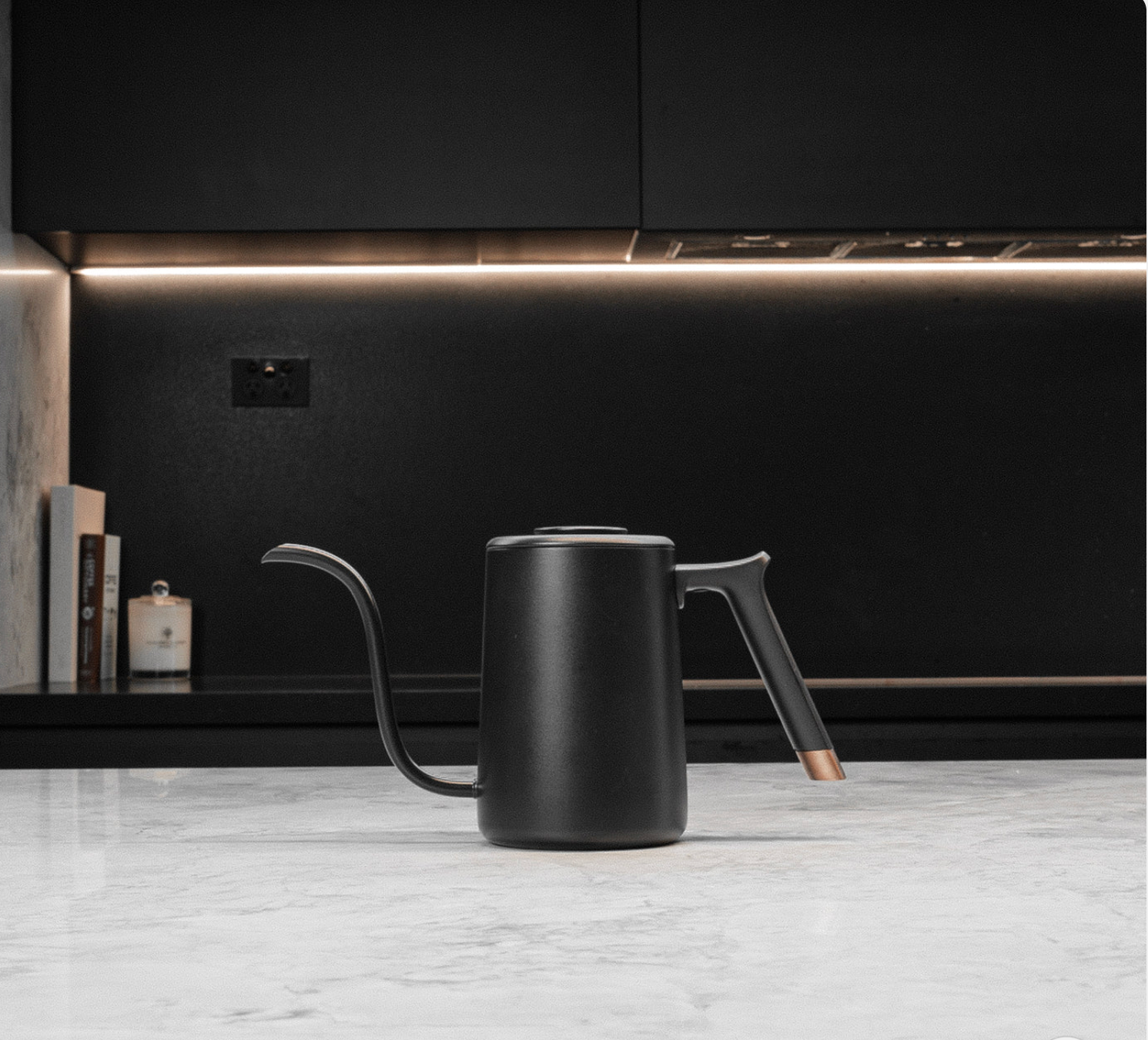 Timemore 700ml barista coffee kettle black ergonomic handle and matte finish detail